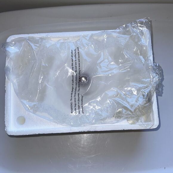 Vintage 2002 Avon Holiday Skating Pond Scene in Original box - Picture 6 of 9